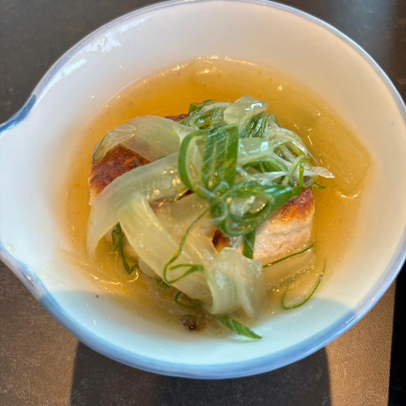 熊野鮪ハンバーグ柚子餡かけ(碧き島の宿 熊野別邸 中の島)