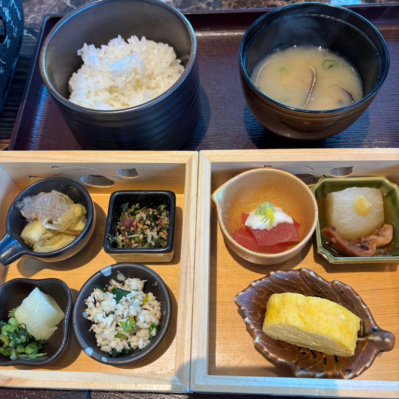 梅ちりめん、茄子の生姜ジュレかけ他(碧き島の宿 熊野別邸 中の島)