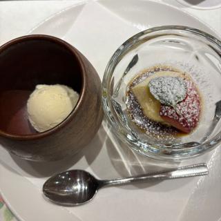 黒蜜かけプリンと大内山バニラアイス