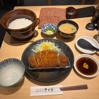 ロースカツランチ 豚汁に変更