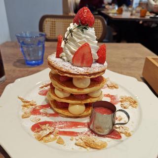 苺のミルフィーユパンケーキ