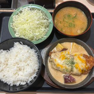 シュクメルリチキンかつ定食