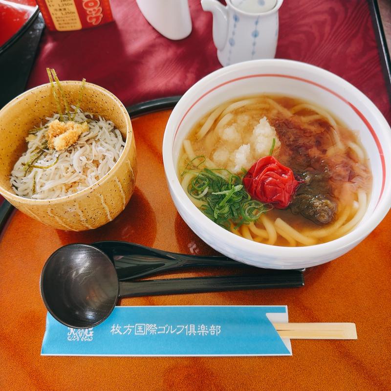 梅おろしうどんとしらす丼(枚方国際ゴルフ倶楽部レストラン)