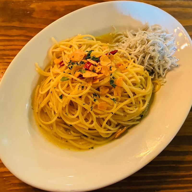 ペペロンチーノ（シラス トッピング）(カフェ ラ・ボエム 北青山 （Cafe La Boheme）)