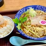 中華そば中盛り＋半ライス＋味玉