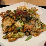 茄子と豚肉のコク旨味噌炒め定食、たっぷり野菜の麦みそ汁