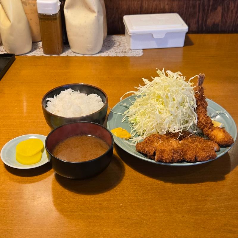とんかつ定食(120g)
エビ 小(とんかつ太郎)