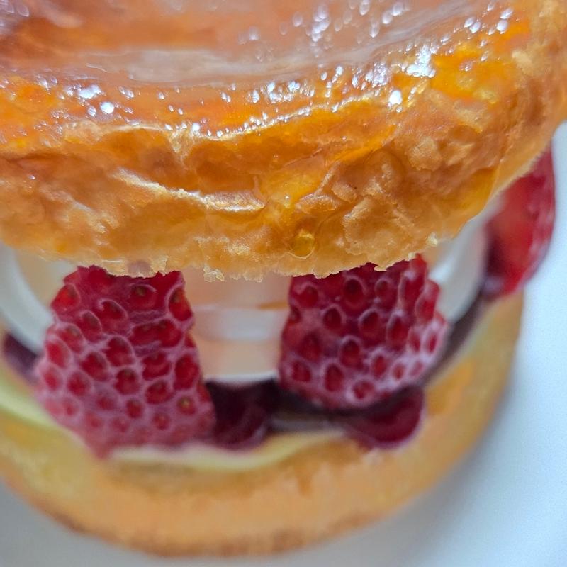 いちごとチョコのクイニーアマン(BRUNO BREAD(ブルーノブレッド))