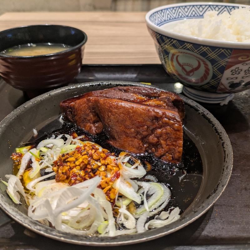 厚切り豚角煮定食(吉野家 7号線鶴岡店 )