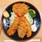 海老フライ定食、メンチカツ追加、ライス大盛り