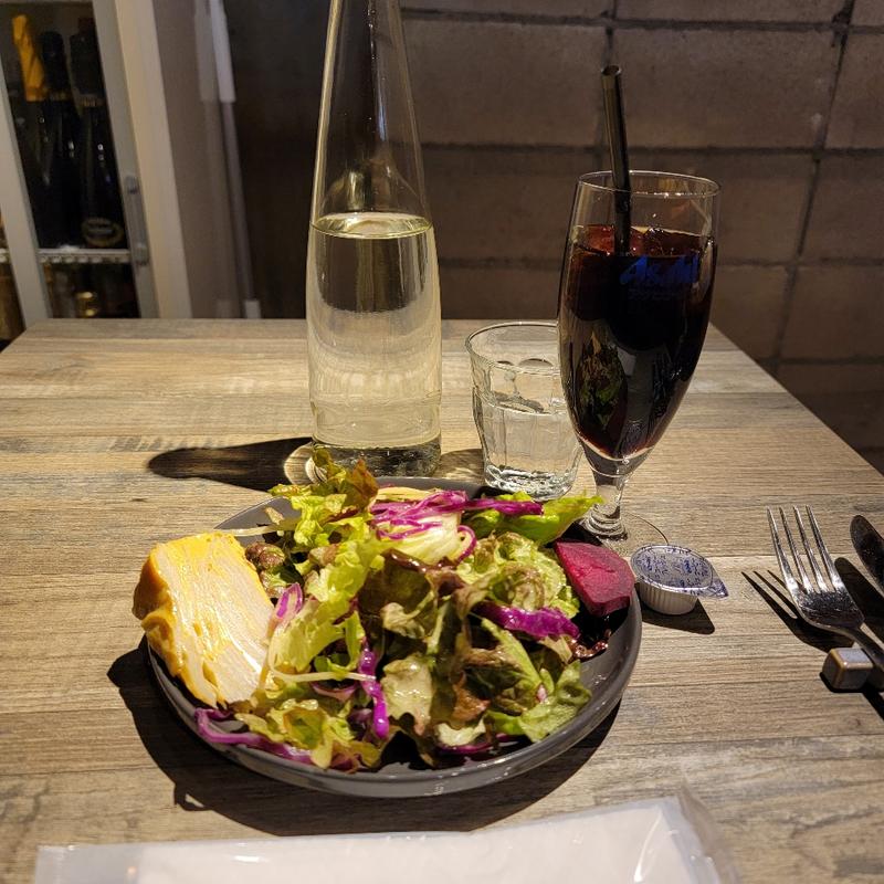 春菊をのせたミートソース(気まぐれサラダ付)(ＡＷＡＮＩＳＴＡ)