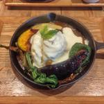 農園野菜の炙りチーズハヤシソースオムライス