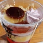 ミニプリンと苺のパフェ(ザ・ガーデン自由が丘 浦和店)