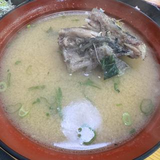あらの味噌汁(刺身DX定食)(和処魚笑〜ととえ〜)