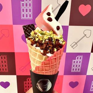 苺ミルクソフトクリーム