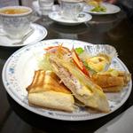 ツナメルティーサンドランチ