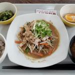 元気が出るメニュー(蒸し鶏と茹で野菜の胡麻ソース)