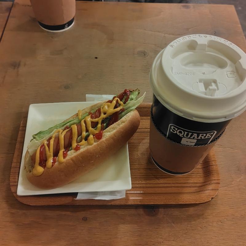 レタスソーセージドッグ(SQUARE Cafe 日本橋浜町店)