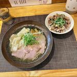 塩味 ワンタン チャーシュー丼