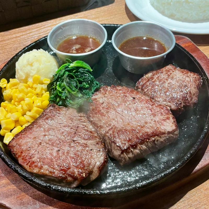 ランプステーキ250g +大ライス(ステーキハウス 魔法のらんぷ 菊水店)