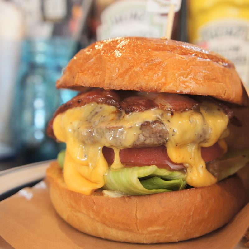 八幡平ベーコンチーズバーガー(ノーティバイバーガー naughty by burger)