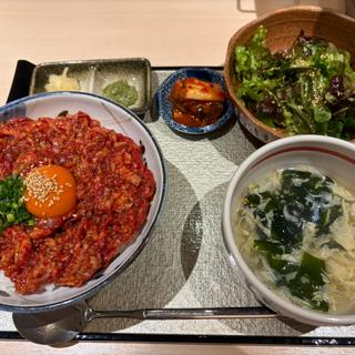 ユッケ丼ランチ( 牛刺しと焼肉 仔虎 クリスロード店)