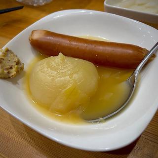 丸ごと玉ねぎとソーセージの洋風おでん(ユカ)