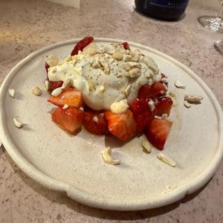 あまおうの白和え(PRÈS)