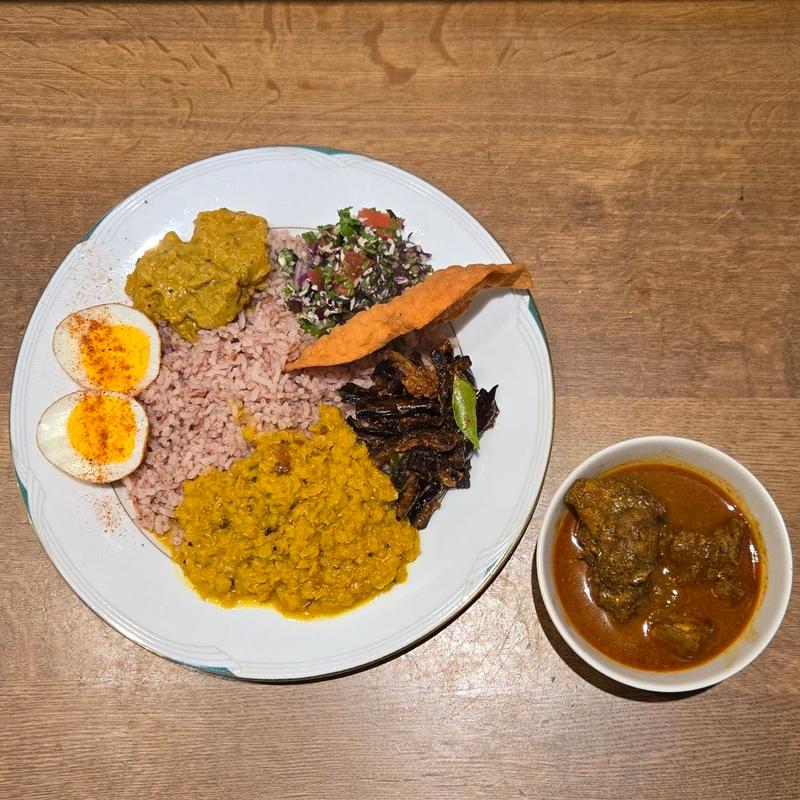 ライス&カリー チキン スリランカ米変更 揚げ玉子(カラピンチャ （Karapincha）)