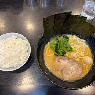 醤油ラーメン(横浜家系ラーメン松壱家 藤沢本店)
