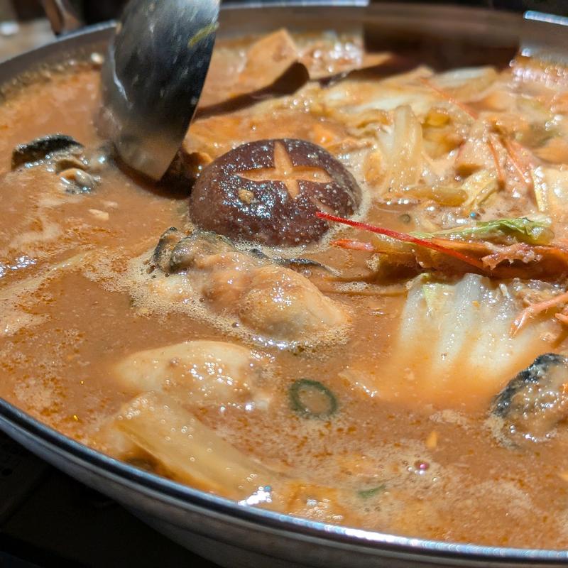 名物 プリン体たっぷり 痛風鍋 ~特製味噌～(日本酒と海鮮 痛風屋 池袋西口店)