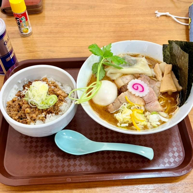 らーめん中盛り＋特製トッピング＋チャーシュー丼(らーめん理庵)