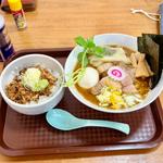らーめん中盛り＋特製トッピング＋チャーシュー丼