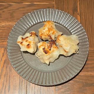 焼き餃子 牛肉とセロリ 4個(溢彩流香 餃子小厨)