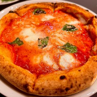 ブッラータチーズ&ルッコラのマルゲリータ(マジックハウス馬事公苑店)